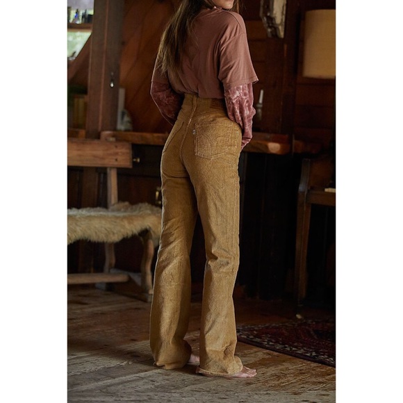 Levi's® Premium RIBCAGE BOOTCUT CORDUROY PANTS - Picture 12 of 15